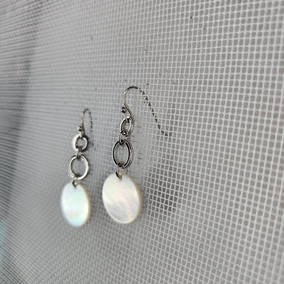 Like New VINTAGE Lia Sophia Frosted Dangle Earrings Silver with Mother of Pearl - Picture 2 of 6
